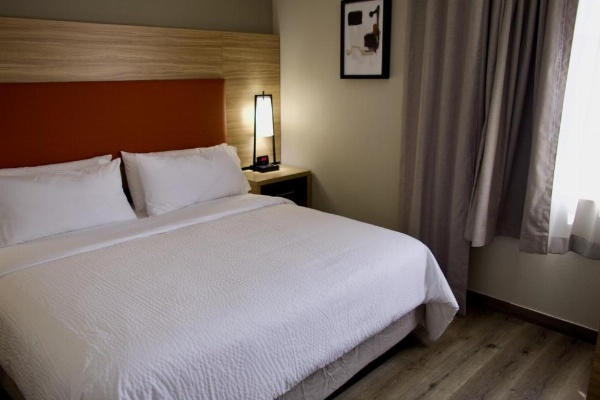 Candlewood Suites Harrisonburg image 10