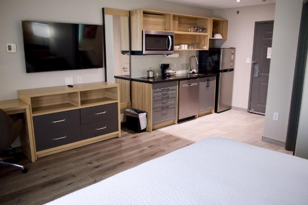 Candlewood Suites Harrisonburg image 11