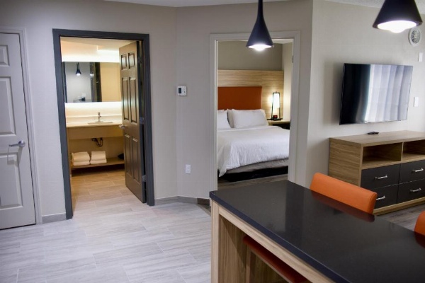 Candlewood Suites Harrisonburg image 16