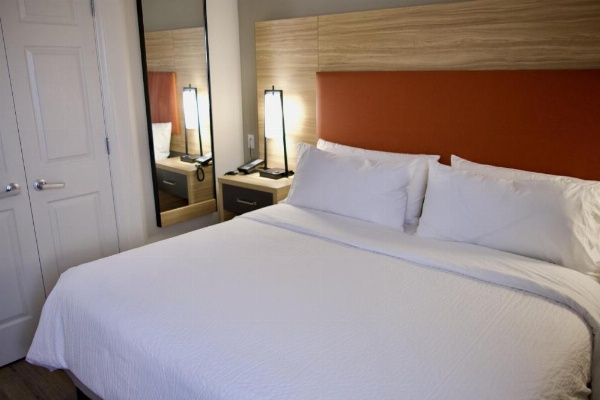 Candlewood Suites Harrisonburg image 17