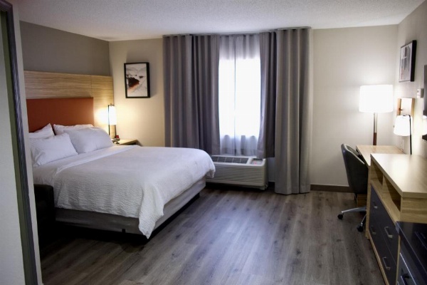 Candlewood Suites Harrisonburg image 18